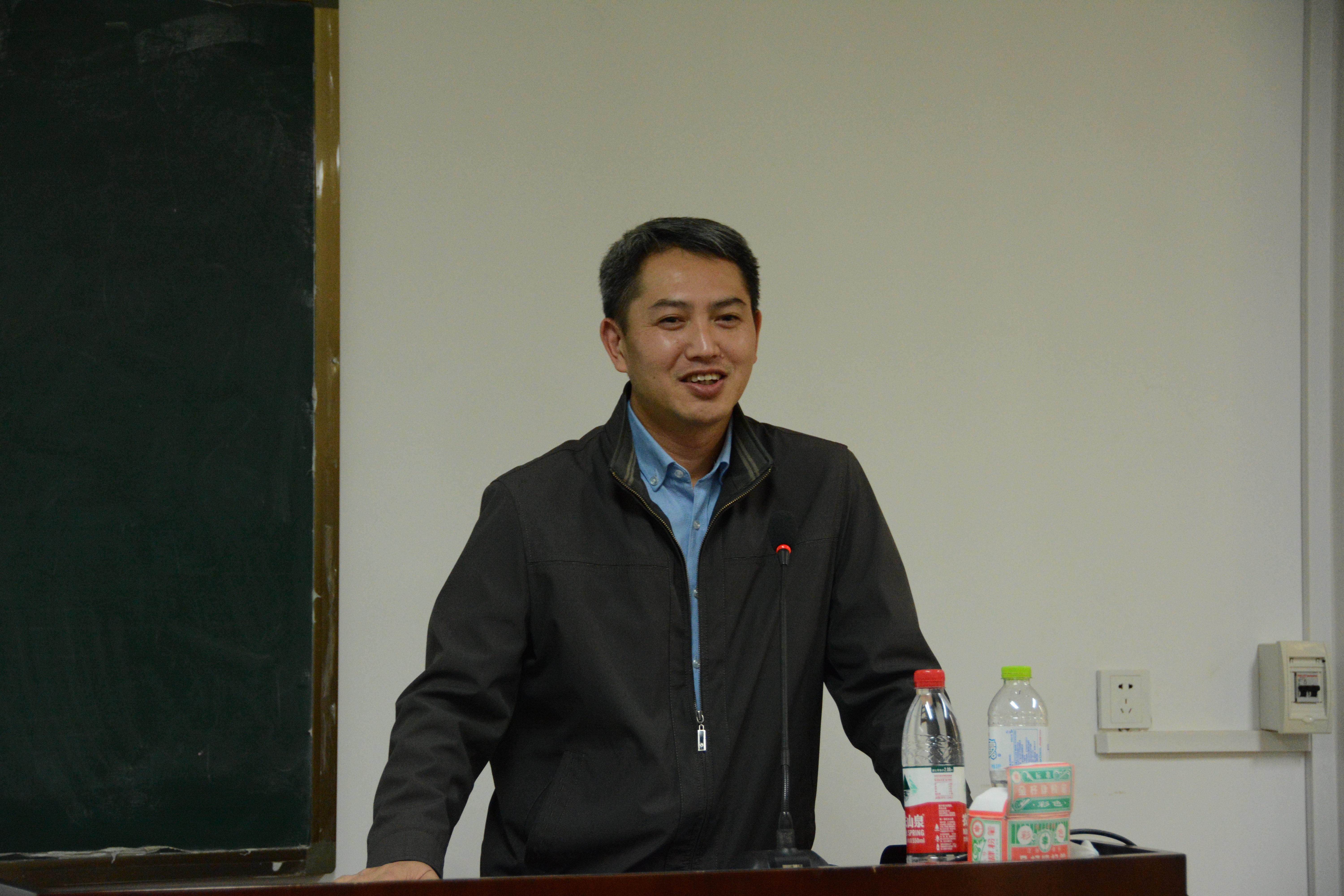 说明: 西南交通大学人文学院院长、教授 石磊特写1